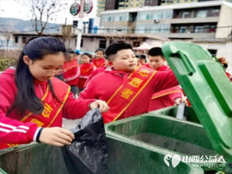 石楼县城关小学开展学雷锋主题班队会走进社区开展卫生清理志愿服务活动 - 第17张 - 山西公益人 石楼县城关小学开展学雷锋主题班队会走进社区开展卫生清理志愿服务活动 - 第17张