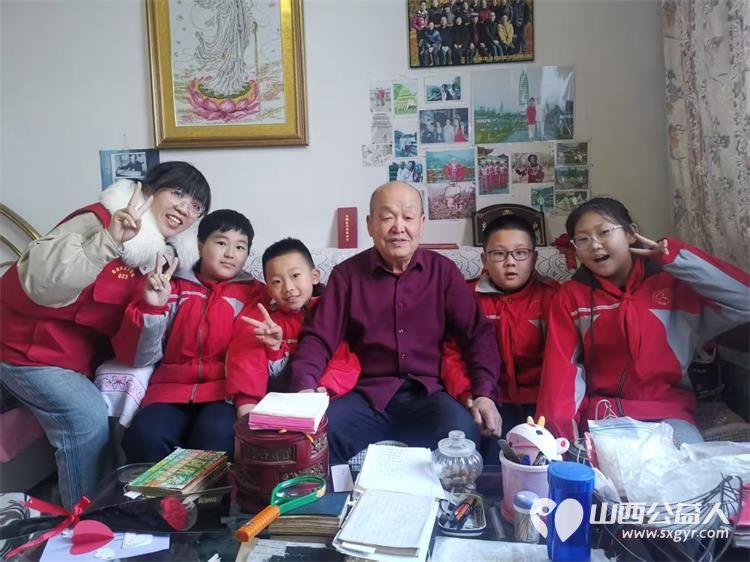 太原市尖草坪区七府坟西社区组织小学生接受学雷锋教育慰问看望老年人 - 第9张