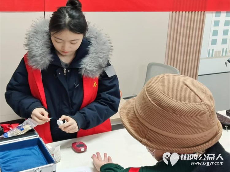 娄烦县青年志愿者协会会长李云朋联合娄烦县康宁社区、文源社区和娄家庄党群服务中心开展了敬老志愿服务活动为社区老人理发义诊 - 第7张