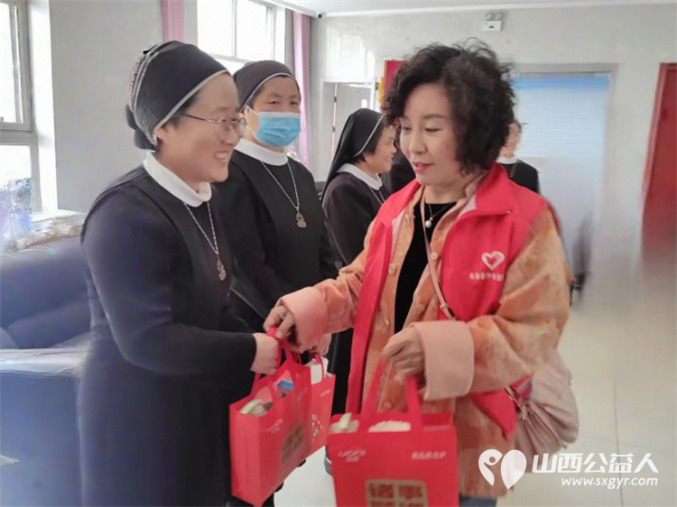 情暖春日致敬芳华 三八妇女节长治圆梦公益协会组织志愿者到长治市丽撒老年公寓慰问福利院的修女们 - 第5张