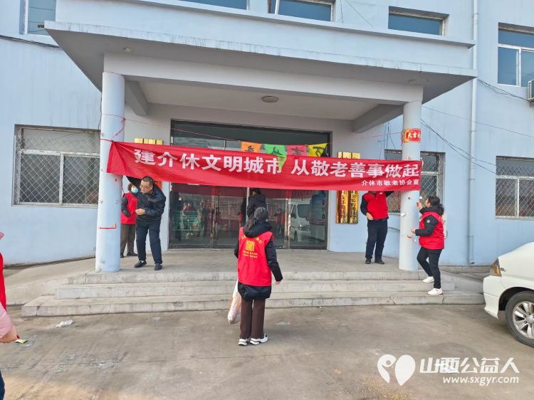 3月8日介休市敬老协会走进义安镇中堡村现场为老人们爱心理发,绵山眼科的医护人员为老人进行测视力裂隙灯检查以及量血压等 - 第5张 - 山西公益人 3月8日介休市敬老协会走进义安镇中堡村现场为老人们爱心理发,绵山眼科的医护人员为老人进行测视力裂隙灯检查以及量血压等 - 第5张