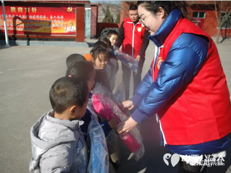 致敬每一位闪耀的女性志愿者----她力量 兴县同城爱心公益协会回首过往的志愿服务历程向所有在平凡岗位上绽放光芒的女性致敬 - 第19张 - 山西公益人 致敬每一位闪耀的女性志愿者----她力量 兴县同城爱心公益协会回首过往的志愿服务历程向所有在平凡岗位上绽放光芒的女性致敬 - 第19张