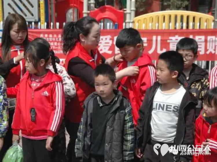 致敬每一位闪耀的女性志愿者----她力量 兴县同城爱心公益协会回首过往的志愿服务历程向所有在平凡岗位上绽放光芒的女性致敬 - 第4张 - 山西公益人 致敬每一位闪耀的女性志愿者----她力量 兴县同城爱心公益协会回首过往的志愿服务历程向所有在平凡岗位上绽放光芒的女性致敬 - 第4张