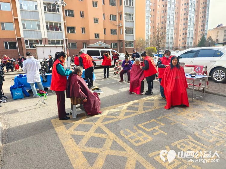 健康活动暖人心 3月12日介休市敬老协会志愿者走进北坛街道介公东路安康嘉苑幸福养老社区为老人们爱心理发、义诊 - 第4张 - 山西公益人 健康活动暖人心 3月12日介休市敬老协会志愿者走进北坛街道介公东路安康嘉苑幸福养老社区为老人们爱心理发、义诊 - 第4张