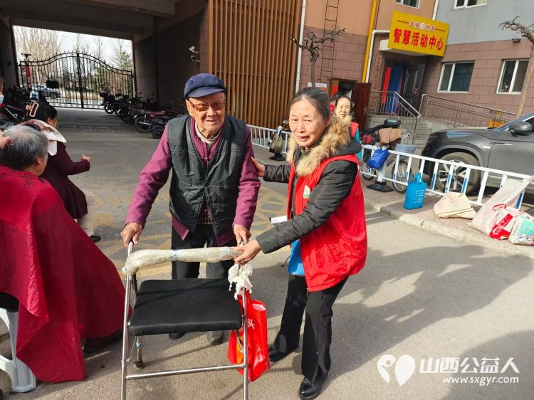 健康活动暖人心 3月12日介休市敬老协会志愿者走进北坛街道介公东路安康嘉苑幸福养老社区为老人们爱心理发、义诊 - 第16张 - 山西公益人 健康活动暖人心 3月12日介休市敬老协会志愿者走进北坛街道介公东路安康嘉苑幸福养老社区为老人们爱心理发、义诊 - 第16张