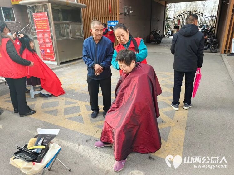 健康活动暖人心 3月12日介休市敬老协会志愿者走进北坛街道介公东路安康嘉苑幸福养老社区为老人们爱心理发、义诊 - 第10张 - 山西公益人 健康活动暖人心 3月12日介休市敬老协会志愿者走进北坛街道介公东路安康嘉苑幸福养老社区为老人们爱心理发、义诊 - 第10张