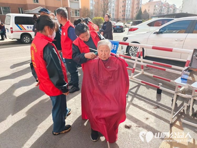 健康活动暖人心 3月12日介休市敬老协会志愿者走进北坛街道介公东路安康嘉苑幸福养老社区为老人们爱心理发、义诊 - 第8张 - 山西公益人 健康活动暖人心 3月12日介休市敬老协会志愿者走进北坛街道介公东路安康嘉苑幸福养老社区为老人们爱心理发、义诊 - 第8张