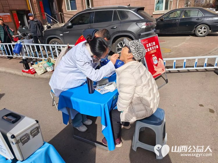 健康活动暖人心 3月12日介休市敬老协会志愿者走进北坛街道介公东路安康嘉苑幸福养老社区为老人们爱心理发、义诊 - 第18张 - 山西公益人 健康活动暖人心 3月12日介休市敬老协会志愿者走进北坛街道介公东路安康嘉苑幸福养老社区为老人们爱心理发、义诊 - 第18张