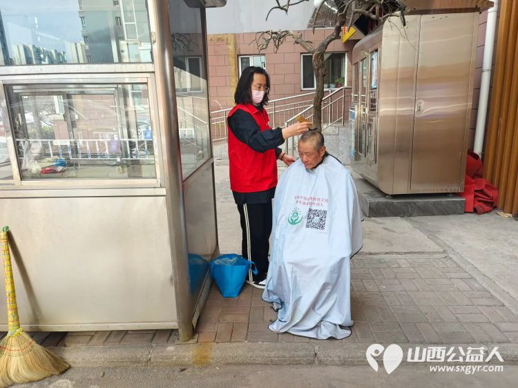 健康活动暖人心 3月12日介休市敬老协会志愿者走进北坛街道介公东路安康嘉苑幸福养老社区为老人们爱心理发、义诊 - 第7张 - 山西公益人 健康活动暖人心 3月12日介休市敬老协会志愿者走进北坛街道介公东路安康嘉苑幸福养老社区为老人们爱心理发、义诊 - 第7张