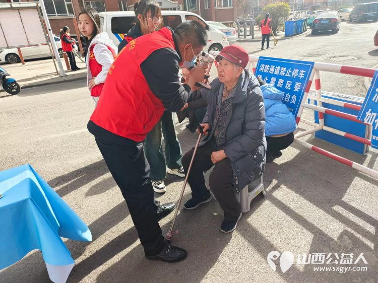 健康活动暖人心 3月12日介休市敬老协会志愿者走进北坛街道介公东路安康嘉苑幸福养老社区为老人们爱心理发、义诊 - 第19张 - 山西公益人 健康活动暖人心 3月12日介休市敬老协会志愿者走进北坛街道介公东路安康嘉苑幸福养老社区为老人们爱心理发、义诊 - 第19张