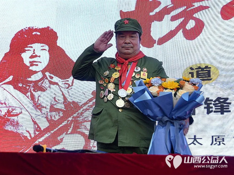 小店区摄影工作者协会组织摄影师跟随赵海生学雷锋志愿者团队走进小店区育杰小学用镜头书写新时代的雷锋故事 - 第4张 - 山西公益人 小店区摄影工作者协会组织摄影师跟随赵海生学雷锋志愿者团队走进小店区育杰小学用镜头书写新时代的雷锋故事 - 第4张