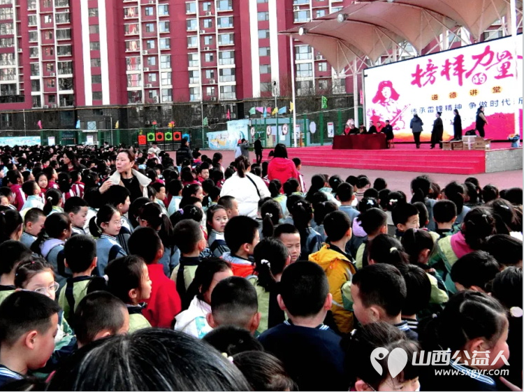 小店区摄影工作者协会组织摄影师跟随赵海生学雷锋志愿者团队走进小店区育杰小学用镜头书写新时代的雷锋故事 - 第7张 - 山西公益人 小店区摄影工作者协会组织摄影师跟随赵海生学雷锋志愿者团队走进小店区育杰小学用镜头书写新时代的雷锋故事 - 第7张