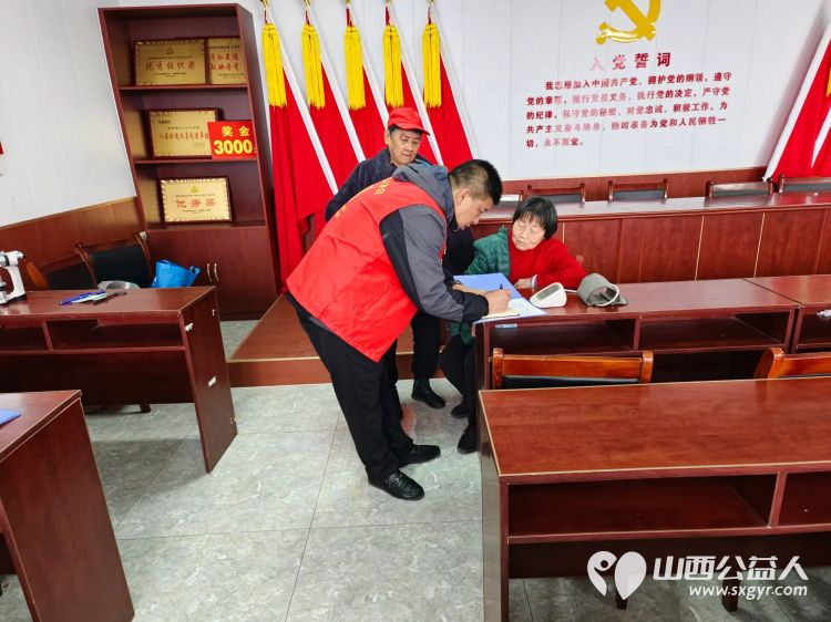 介休市敬老协会敬老助老活动3月15日走进连福镇东湖龙村给村里老人们理发义诊 - 第15张 - 山西公益人 介休市敬老协会敬老助老活动3月15日走进连福镇东湖龙村给村里老人们理发义诊 - 第15张