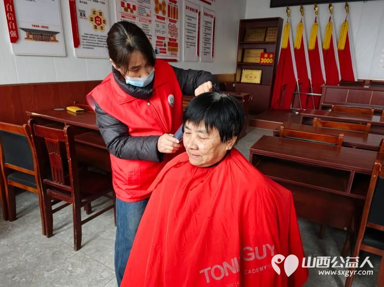 介休市敬老协会敬老助老活动3月15日走进连福镇东湖龙村给村里老人们理发义诊 - 第13张 - 山西公益人 介休市敬老协会敬老助老活动3月15日走进连福镇东湖龙村给村里老人们理发义诊 - 第13张