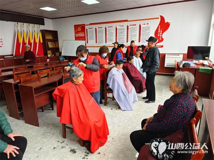 介休市敬老协会敬老助老活动3月15日走进连福镇东湖龙村给村里老人们理发义诊 - 第7张 - 山西公益人 介休市敬老协会敬老助老活动3月15日走进连福镇东湖龙村给村里老人们理发义诊 - 第7张