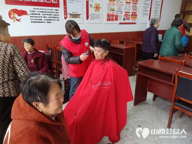 介休市敬老协会敬老助老活动3月15日走进连福镇东湖龙村给村里老人们理发义诊 - 第10张 - 山西公益人 介休市敬老协会敬老助老活动3月15日走进连福镇东湖龙村给村里老人们理发义诊 - 第10张