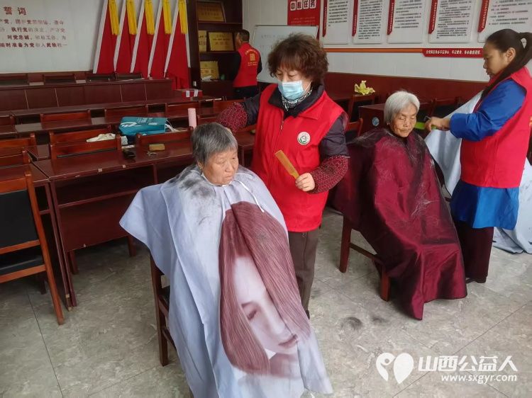 介休市敬老协会敬老助老活动3月15日走进连福镇东湖龙村给村里老人们理发义诊 - 第9张 - 山西公益人 介休市敬老协会敬老助老活动3月15日走进连福镇东湖龙村给村里老人们理发义诊 - 第9张