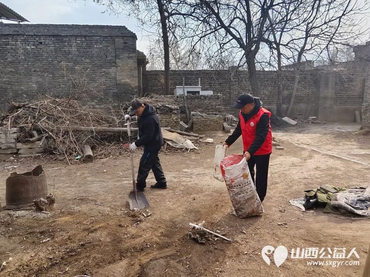 介休市敬老协会敬老助老活动走进连福镇东湖龙村入户特困老人83岁史保明家中打扫室内外卫生、包饺子 - 第15张 - 山西公益人 介休市敬老协会敬老助老活动走进连福镇东湖龙村入户特困老人83岁史保明家中打扫室内外卫生、包饺子 - 第15张
