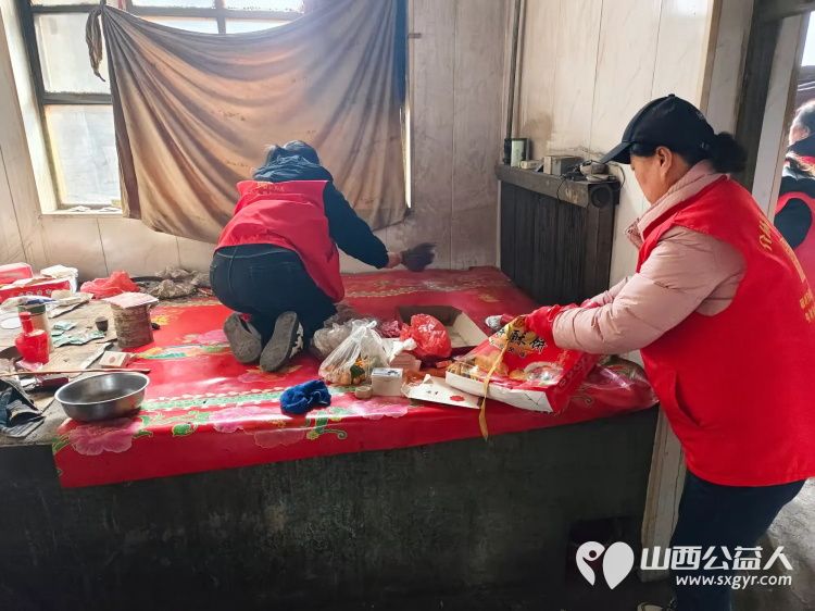 介休市敬老协会敬老助老活动走进连福镇东湖龙村入户特困老人83岁史保明家中打扫室内外卫生、包饺子 - 第23张 - 山西公益人 介休市敬老协会敬老助老活动走进连福镇东湖龙村入户特困老人83岁史保明家中打扫室内外卫生、包饺子 - 第23张