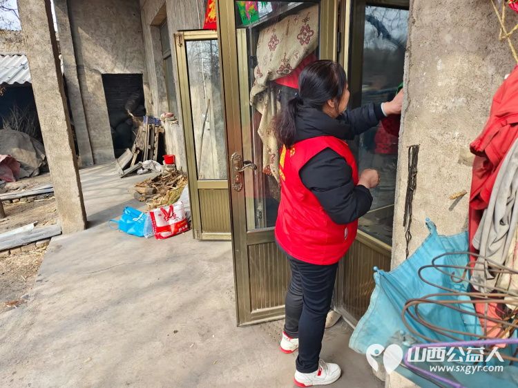 介休市敬老协会在连福镇东湖龙村入户特困老人85岁马成保家中为老人理发收拾卫生送一份儿女般的关爱 - 第8张 - 山西公益人 介休市敬老协会在连福镇东湖龙村入户特困老人85岁马成保家中为老人理发收拾卫生送一份儿女般的关爱 - 第8张