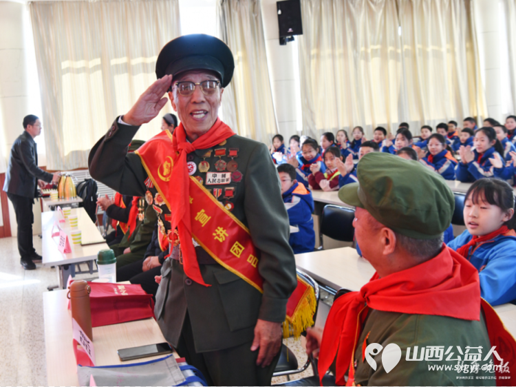 锋火相传红领巾志愿闪耀新时代 太原市双塔北路小学举办学习雷锋精神活动邀请雷锋宣讲团山西分团演讲 - 第4张
