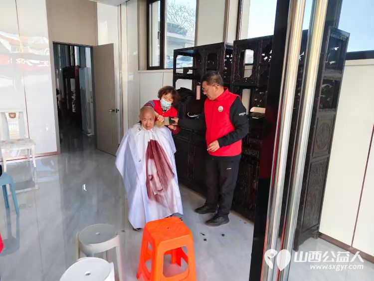 志愿服务进社区健康活动暖人心2025年3月19日介休市敬老协会走进北关街道朝阳路社区为老人们爱心理发、义诊 - 第27张 - 山西公益人 志愿服务进社区健康活动暖人心2025年3月19日介休市敬老协会走进北关街道朝阳路社区为老人们爱心理发、义诊 - 第27张