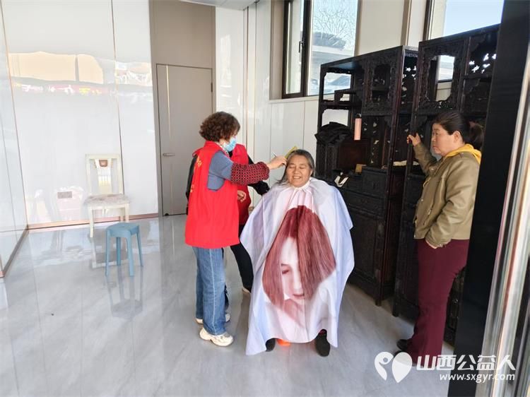 志愿服务进社区健康活动暖人心2025年3月19日介休市敬老协会走进北关街道朝阳路社区为老人们爱心理发、义诊 - 第21张 - 山西公益人 志愿服务进社区健康活动暖人心2025年3月19日介休市敬老协会走进北关街道朝阳路社区为老人们爱心理发、义诊 - 第21张