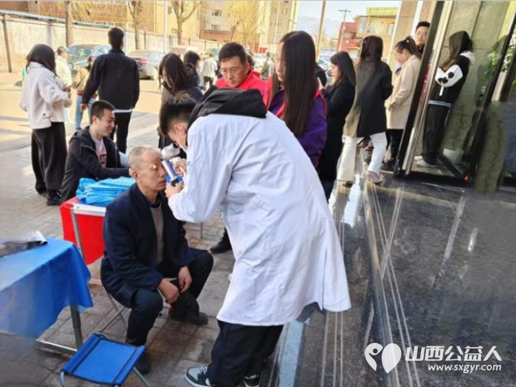 志愿服务进社区健康活动暖人心2025年3月19日介休市敬老协会走进北关街道朝阳路社区为老人们爱心理发、义诊 - 第32张 - 山西公益人 志愿服务进社区健康活动暖人心2025年3月19日介休市敬老协会走进北关街道朝阳路社区为老人们爱心理发、义诊 - 第32张