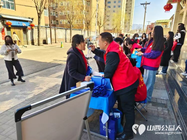 志愿服务进社区健康活动暖人心2025年3月19日介休市敬老协会走进北关街道朝阳路社区为老人们爱心理发、义诊 - 第42张 - 山西公益人 志愿服务进社区健康活动暖人心2025年3月19日介休市敬老协会走进北关街道朝阳路社区为老人们爱心理发、义诊 - 第42张