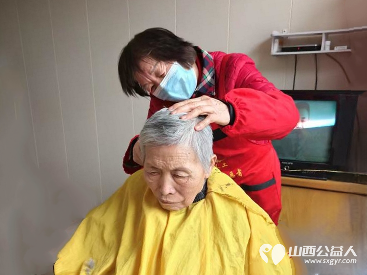 长治市阳光困境儿童帮扶协会志愿者在长治市南山田园敬老院参加学雷锋志愿服务爱心义剪志愿服务 - 第13张