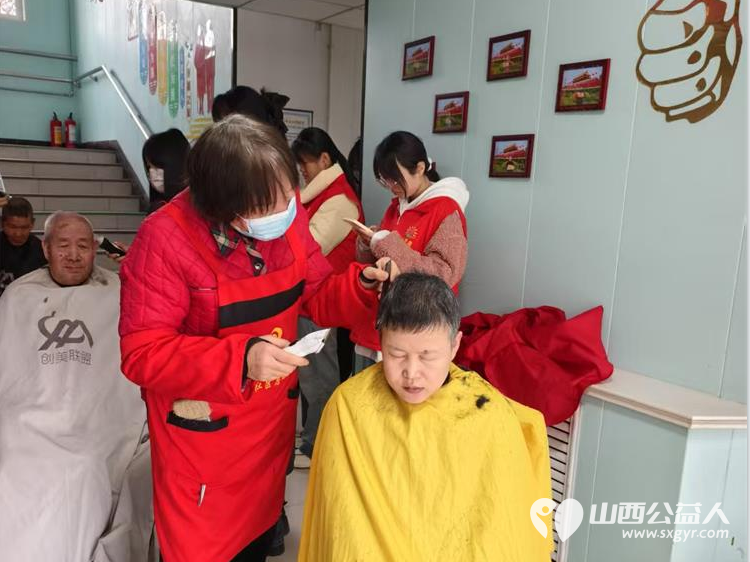 长治市阳光困境儿童帮扶协会志愿者在长治市南山田园敬老院参加学雷锋志愿服务爱心义剪志愿服务 - 第6张