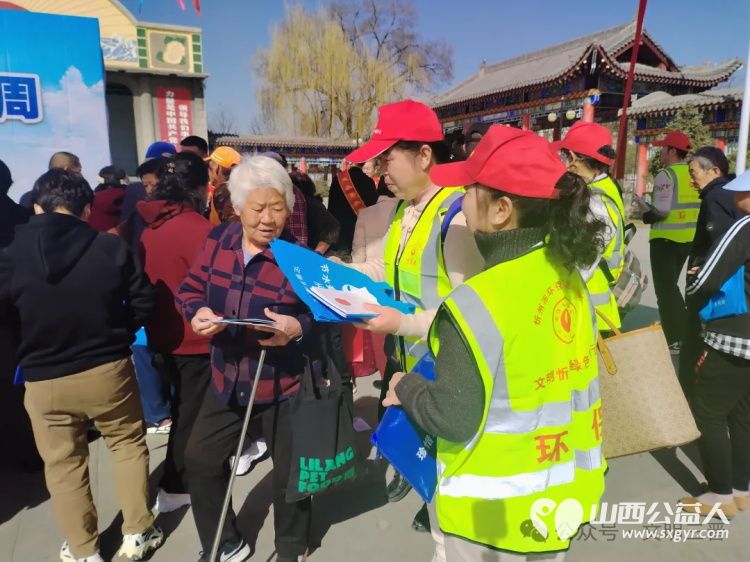 忻州环保志愿者协会组织志愿者走进定襄县开展“世界水日”与“中国水周”宣传活动引导群众认识水珍惜水保护水活动期间共发放宣传资料近1000份 - 第6张