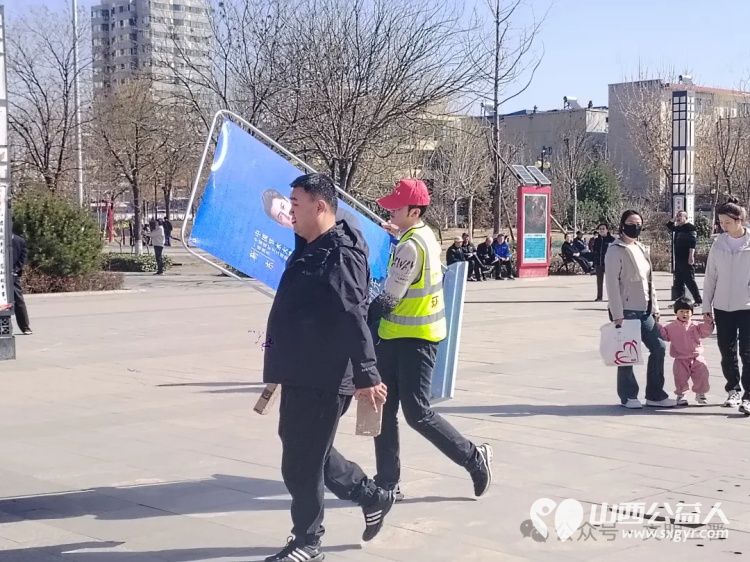 忻州环保志愿者协会组织志愿者走进定襄县开展“世界水日”与“中国水周”宣传活动引导群众认识水珍惜水保护水活动期间共发放宣传资料近1000份 - 第4张