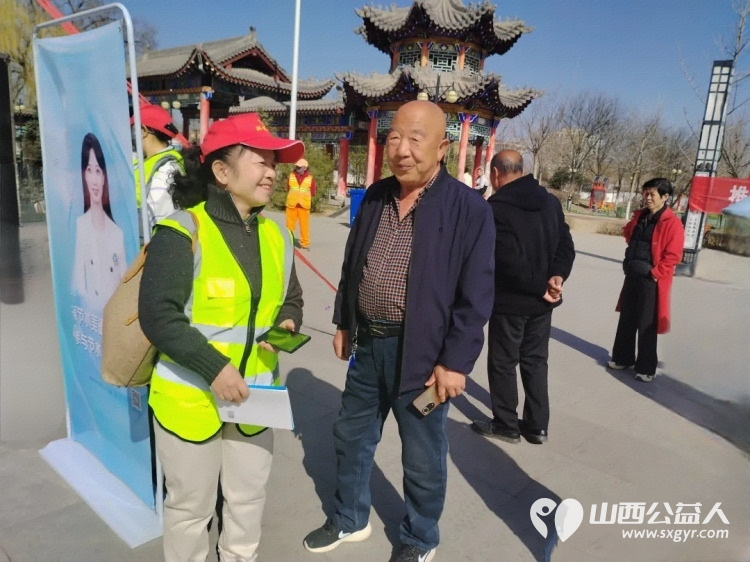 忻州环保志愿者协会组织志愿者走进定襄县开展“世界水日”与“中国水周”宣传活动引导群众认识水珍惜水保护水活动期间共发放宣传资料近1000份 - 第9张