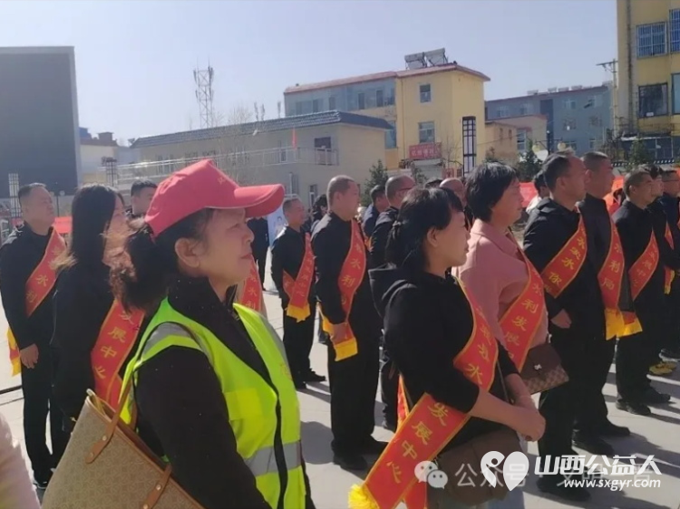 忻州环保志愿者协会组织志愿者走进定襄县开展“世界水日”与“中国水周”宣传活动引导群众认识水珍惜水保护水活动期间共发放宣传资料近1000份 - 第5张