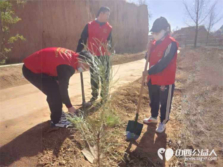 种下一抹绿·一起森呼吸——长治市阳光困境儿童帮扶协会赴长子县碾张乡植树活动总结 - 第8张 - 山西公益人 种下一抹绿·一起森呼吸——长治市阳光困境儿童帮扶协会赴长子县碾张乡植树活动总结 - 第8张