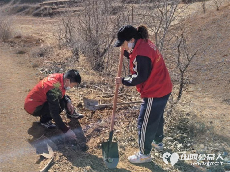 种下一抹绿·一起森呼吸——长治市阳光困境儿童帮扶协会赴长子县碾张乡植树活动总结 - 第9张 - 山西公益人 种下一抹绿·一起森呼吸——长治市阳光困境儿童帮扶协会赴长子县碾张乡植树活动总结 - 第9张