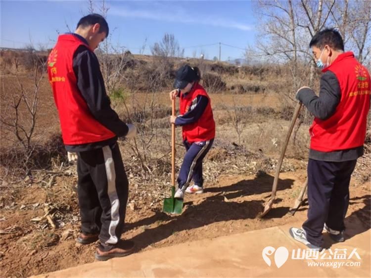 种下一抹绿·一起森呼吸——长治市阳光困境儿童帮扶协会赴长子县碾张乡植树活动总结 - 第4张 - 山西公益人 种下一抹绿·一起森呼吸——长治市阳光困境儿童帮扶协会赴长子县碾张乡植树活动总结 - 第4张