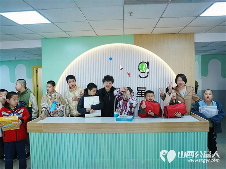 世界自闭症日之际国浩律师(太原)事务所认领了太原市灵星社区服务中心阳曲校区69个孩子的全部心愿 - 第3张 - 山西公益人 世界自闭症日之际国浩律师(太原)事务所认领了太原市灵星社区服务中心阳曲校区69个孩子的全部心愿 - 第3张