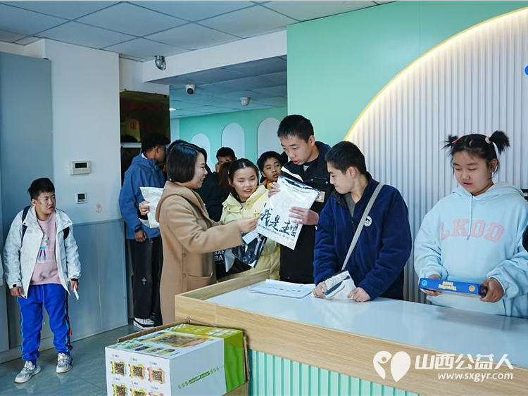 世界自闭症日之际国浩律师(太原)事务所认领了太原市灵星社区服务中心阳曲校区69个孩子的全部心愿 - 第7张 - 山西公益人 世界自闭症日之际国浩律师(太原)事务所认领了太原市灵星社区服务中心阳曲校区69个孩子的全部心愿 - 第7张