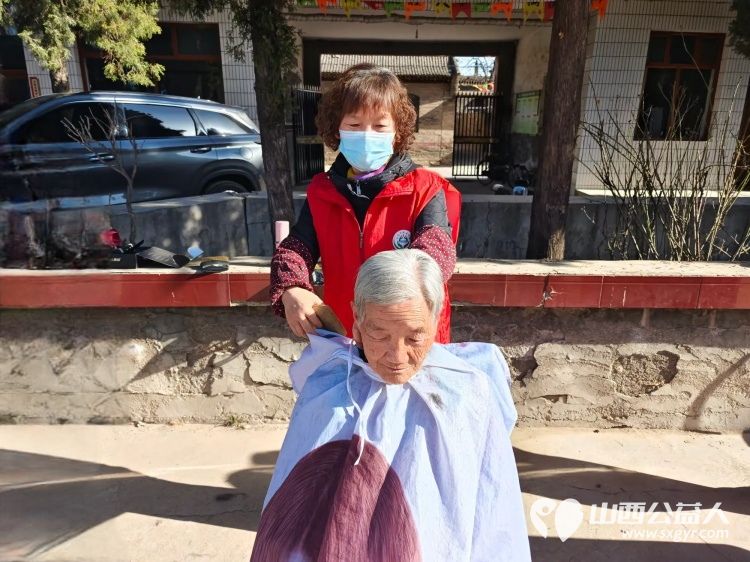 介休市敬老协会敬老助老活动2025年3月22日走进绵山镇大靳村为老人理发义诊 - 第10张 - 山西公益人 介休市敬老协会敬老助老活动2025年3月22日走进绵山镇大靳村为老人理发义诊 - 第10张