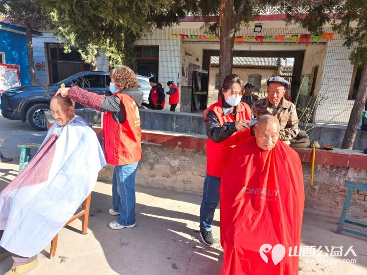 介休市敬老协会敬老助老活动2025年3月22日走进绵山镇大靳村为老人理发义诊 - 第7张 - 山西公益人 介休市敬老协会敬老助老活动2025年3月22日走进绵山镇大靳村为老人理发义诊 - 第7张