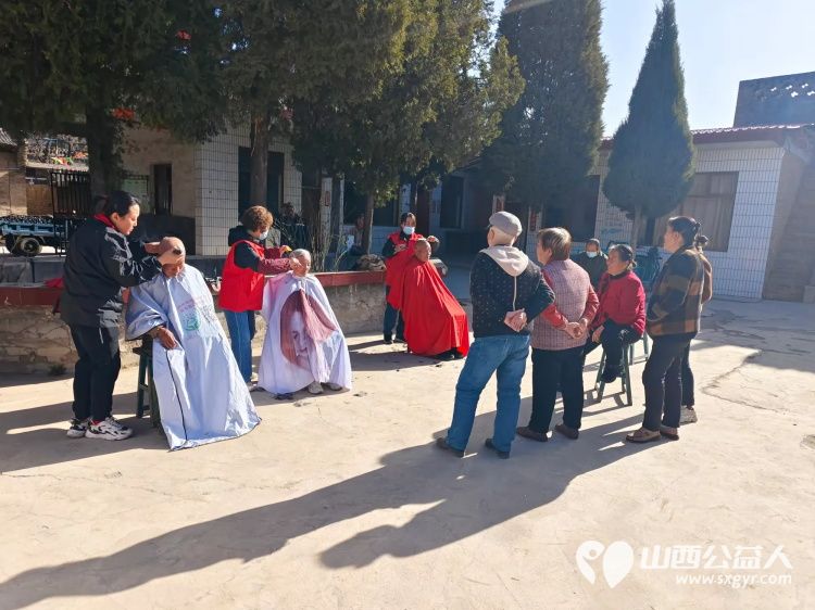 介休市敬老协会敬老助老活动2025年3月22日走进绵山镇大靳村为老人理发义诊 - 第5张 - 山西公益人 介休市敬老协会敬老助老活动2025年3月22日走进绵山镇大靳村为老人理发义诊 - 第5张