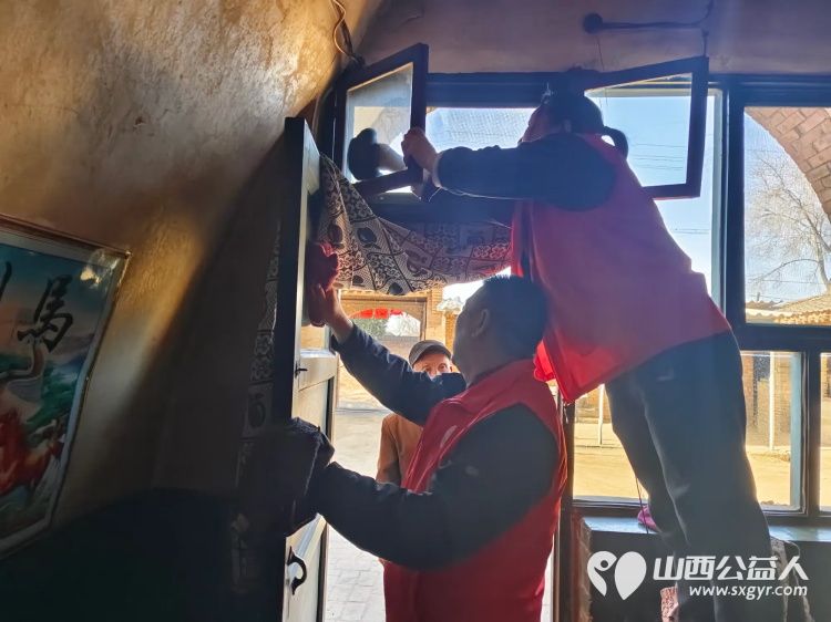 介休市敬老协会敬老助老活动入户绵山镇大靳村83岁特困老人宋启胜家中 - 第8张 - 山西公益人 介休市敬老协会敬老助老活动入户绵山镇大靳村83岁特困老人宋启胜家中 - 第8张