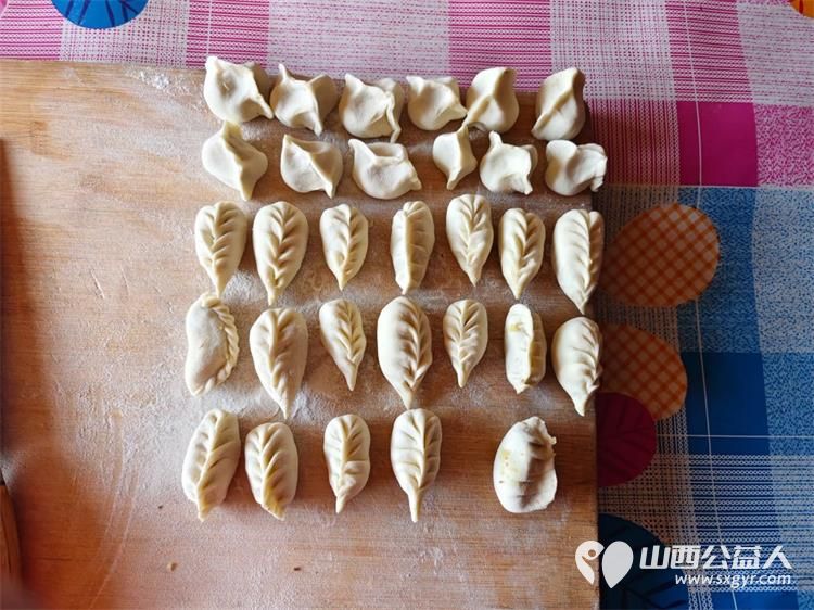 介休市敬老协会敬老助老活动入户绵山镇大靳村83岁特困老人宋启胜家中 - 第6张 - 山西公益人 介休市敬老协会敬老助老活动入户绵山镇大靳村83岁特困老人宋启胜家中 - 第6张