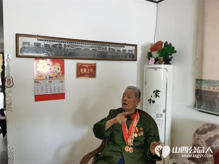 山西省道德模范何作冻看望98岁的革命前辈曹庆云为98岁老兵曹庆云喜庆生日聆听他讲述过去的峥嵘岁月 - 第5张