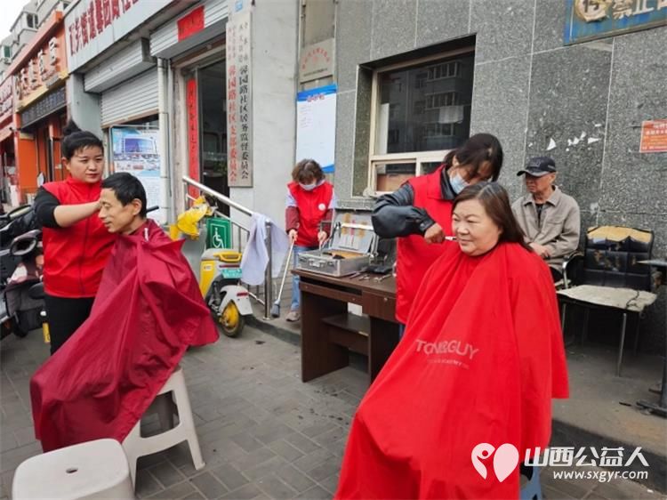 志愿服务进社区健康活动暖人心3月26日介休市敬老协会走进西关街道馨园路社区为老人们爱心理发义诊 - 第15张 - 山西公益人 志愿服务进社区健康活动暖人心3月26日介休市敬老协会走进西关街道馨园路社区为老人们爱心理发义诊 - 第15张