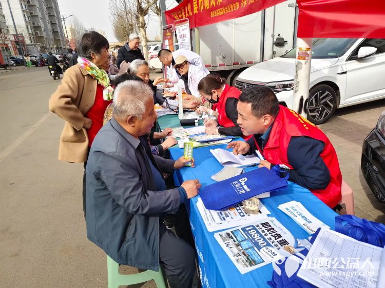 志愿服务进社区健康活动暖人心3月26日介休市敬老协会走进西关街道馨园路社区为老人们爱心理发义诊 - 第28张 - 山西公益人 志愿服务进社区健康活动暖人心3月26日介休市敬老协会走进西关街道馨园路社区为老人们爱心理发义诊 - 第28张