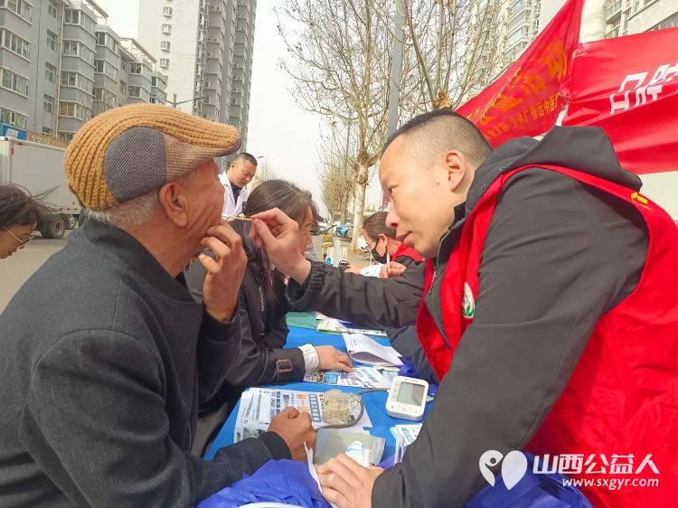 志愿服务进社区健康活动暖人心3月26日介休市敬老协会走进西关街道馨园路社区为老人们爱心理发义诊 - 第25张 - 山西公益人 志愿服务进社区健康活动暖人心3月26日介休市敬老协会走进西关街道馨园路社区为老人们爱心理发义诊 - 第25张