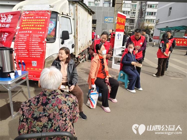 志愿服务进社区健康活动暖人心3月26日介休市敬老协会走进西关街道馨园路社区为老人们爱心理发义诊 - 第36张 - 山西公益人 志愿服务进社区健康活动暖人心3月26日介休市敬老协会走进西关街道馨园路社区为老人们爱心理发义诊 - 第36张